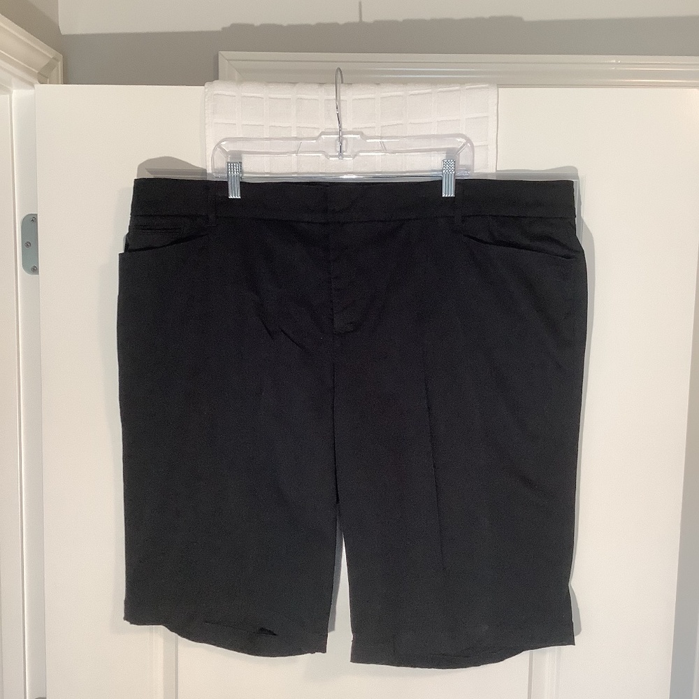 JM Collection Shorts Black Size 24W